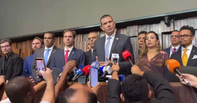Douglas Ruas é reeleito presidente da ALERJ em votação marcada por boicote da oposição
