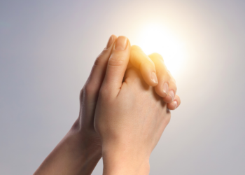 Jovens lideram crescimento de pessoas sem religião no país.