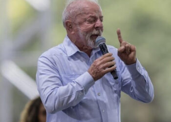 Lula diz que Pix não será alterado por pressão externa.