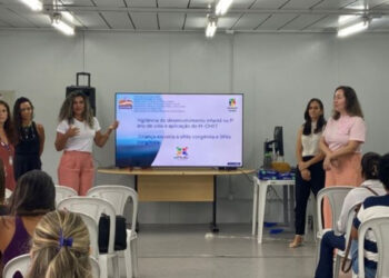 Profissionais são capacitados para identificar sinais precoces de TEA.