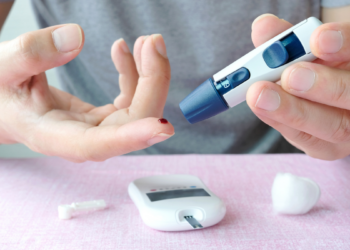 Nutricionista alerta sobre hábitos que dificultam controle do diabetes tipo 2.