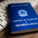  A partir de 2027, a licença-paternidade no Brasil será ampliada progressivamente até 20 dias, garantindo afastamento remunerado e proteção ao emprego para pais biológicos e adotivos.