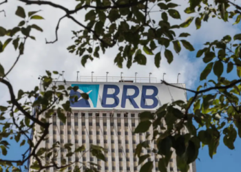  BRB atrasa divulgação do balanço de 2025, cita auditoria ligada a investigação e pode enfrentar sanções do Banco Central e da CVM.