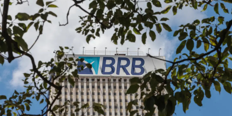 BRB atrasa divulgação do balanço de 2025, cita auditoria ligada a investigação e pode enfrentar sanções do Banco Central e da CVM.