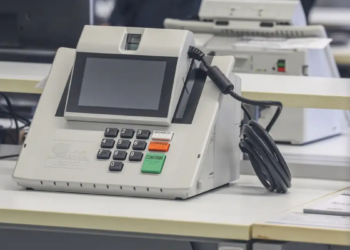 Servidores e ocupantes de cargos públicos têm até sábado para se desincompatibilizar e concorrer nas eleições de 2026; descumprimento do prazo implica inelegibilidade.