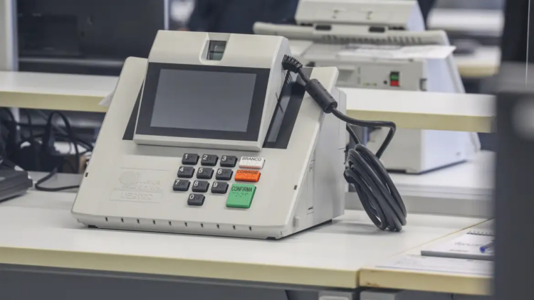 Servidores e ocupantes de cargos públicos têm até sábado para se desincompatibilizar e concorrer nas eleições de 2026; descumprimento do prazo implica inelegibilidade.
