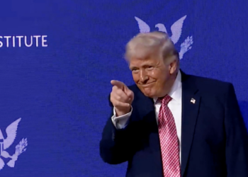 Donald Trump estabelece prazo de 48 horas para o Irã liberar o Estreito de Ormuz ou firmar acordo, aumentando a tensão no Oriente Médio após confrontos militares.