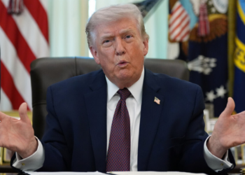 Líderes europeus pedem cautela a Donald Trump sobre a OTAN após declarações controversas. Tensão levanta dúvidas sobre a estabilidade da aliança militar.