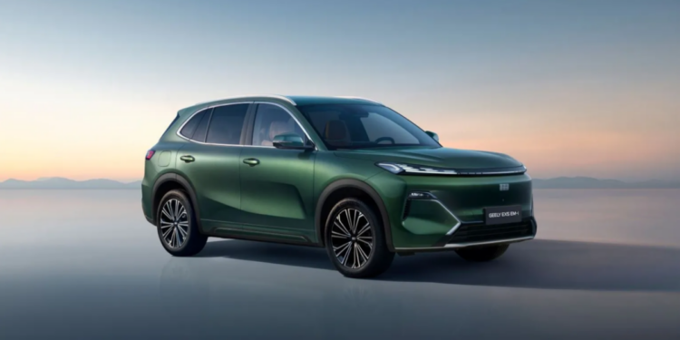 Montadoras chinesas iniciam produção de SUVs híbridos flex em Goiana e São José dos Pinhais, com motores Fiat adaptados e autonomia elétrica superior a 100 km.