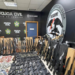 Polícia Civil do RJ apreende 160 armas e 8 mil munições em São Gonçalo durante operação contra comércio ilegal de armamentos.