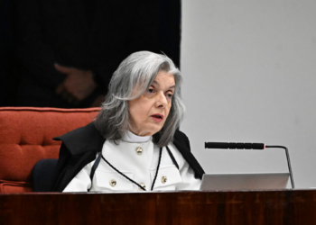 TSE antecipa eleição da nova presidência, com Nunes Marques e André Mendonça na linha de sucessão, visando organização das Eleições 2026.
