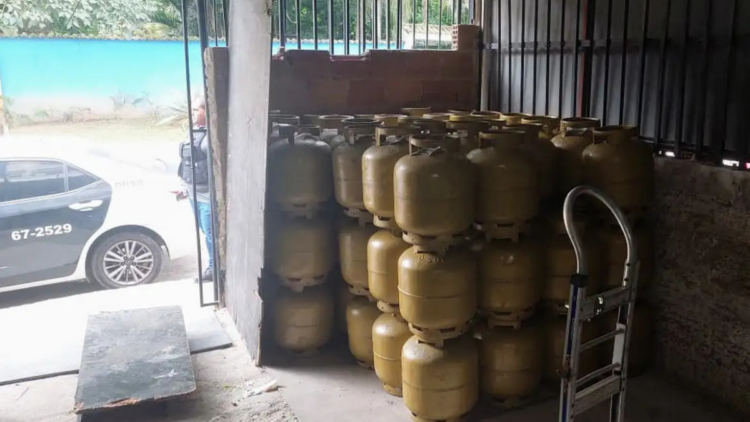Operação da Polícia Federal e ANP apura cartel e preços abusivos na venda de gás de cozinha em 24 cidades do Brasil.