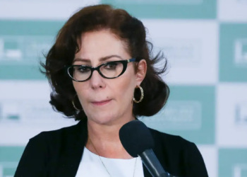 Defesa de Carla Zambelli recorre à Corte de Cassação da Itália contra decisão que autorizou sua extradição ao Brasil. Caso pode levar até seis meses para julgamento.