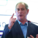 Aécio Neves convida Ciro Gomes para disputar a Presidência da República pelo PSDB, destacando o ex-governador como opção de centro democrático em articulação política em Brasília.