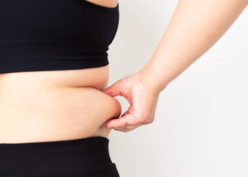 Estudo associa gordura abdominal na menopausa a pior desempenho cognitivo.