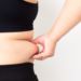 Estudo associa gordura abdominal na menopausa a pior desempenho cognitivo.