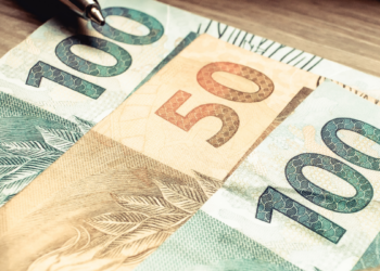 Governo propõe salário mínimo de R$ 1.717 para 2027.