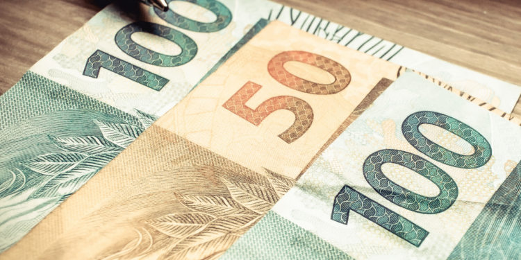 Governo propõe salário mínimo de R$ 1.717 para 2027.