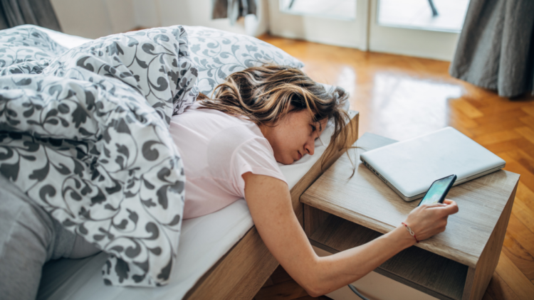 Jet lag social afeta sono e saúde de adolescentes.