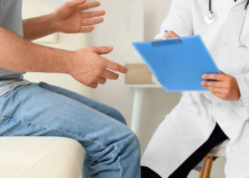 Saiba quais são os primeiros sintomas da próstata aumentada e quando procurar um urologista