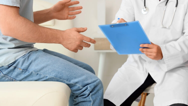 Saiba quais são os primeiros sintomas da próstata aumentada e quando procurar um urologista