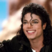 Diretor volta a comentar acusações contra Michael Jackson.