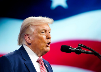 Trump diz que pretende declarar o Estreito de Ormuz território dos EUA em meio à guerra com o Irã.