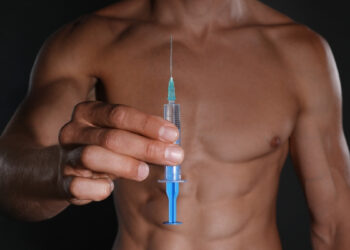 Testosterona não é o único fator para ganhar músculo.