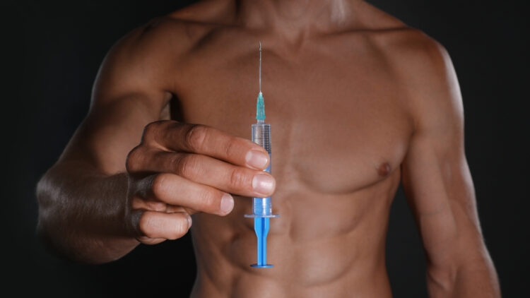 Testosterona não é o único fator para ganhar músculo.