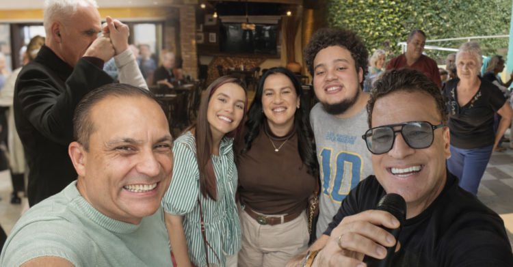 Gustavo Sanga leva música e emoção para idosos em casa de repouso de São Paulo com sertanejo raiz e MPB. Projeto social encanta moradores.
