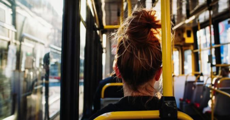 Rio aprova medidas para coibir assédio e ampliar segurança feminina no transporte.