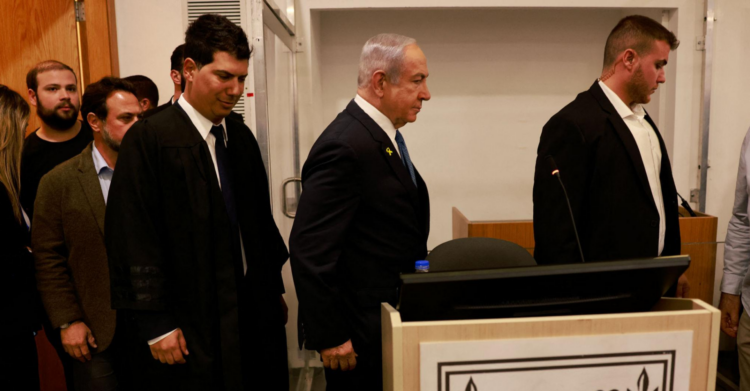 Julgamento de Netanyahu sofre novo adiamento após cancelamento de audiência em Israel.