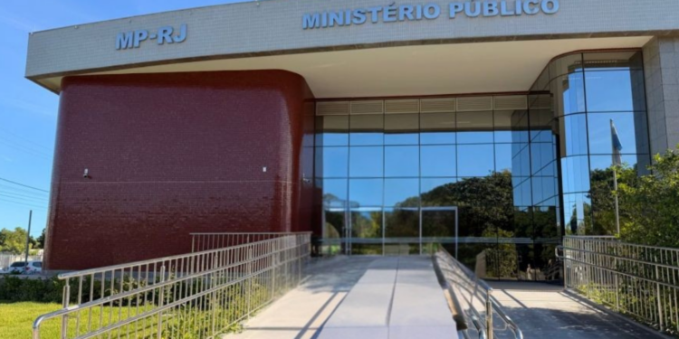 Rio das Ostras firma recomendação com o MPRJ e cobra da Enel melhorias no fornecimento de energia após centenas de reclamações.