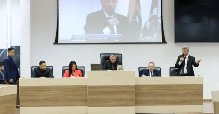 Câmara de Macaé aprova reajuste de 6% para servidores do Executivo e Legislativo, com progressão no PCCV e ganho real de até 14%.