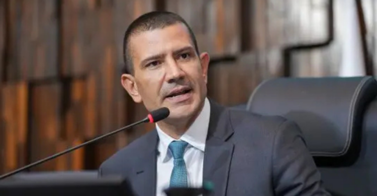Presidente da Alerj afirma que democracia exige diálogo e respeito ao voto.