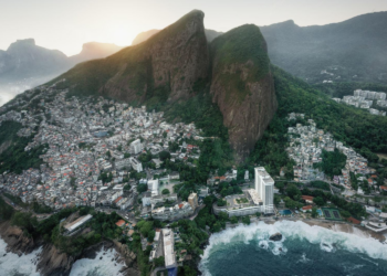 Cerca de 200 turistas ouviram tiros durante trilha no Rio.