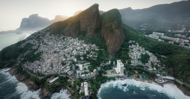 Cerca de 200 turistas ouviram tiros durante trilha no Rio.