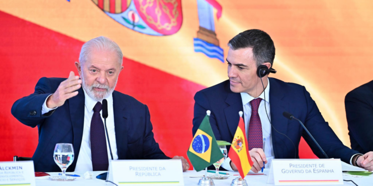 Lula inicia viagem oficial por Espanha, Alemanha e Portugal.