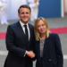 Macron e Giorgia Meloni repercutem após interação em cúpula internacional realizada na França. Veja detalhes.