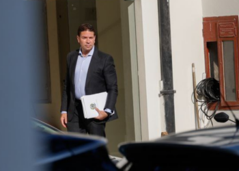 Condenado pelo STF, Alexandre Ramagem foi localizado e preso nos EUA. Pedido de extradição já foi feito pelo Brasil.