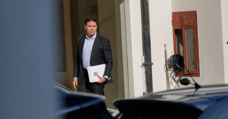 Condenado pelo STF, Alexandre Ramagem foi localizado e preso nos EUA. Pedido de extradição já foi feito pelo Brasil.