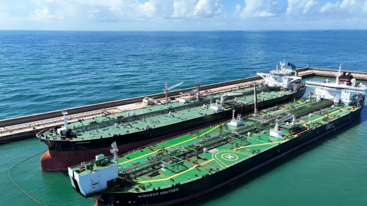 Vast amplia protagonismo no setor ao realizar operação de grande escala com petróleo do pré-sal no Porto do Açu.