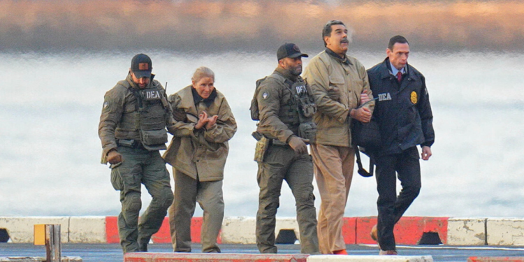 Estados Unidos autorizam Venezuela a pagar defesa de Nicolás Maduro e Cilia Flores. Medida encerra bloqueio causado por sanções e garante andamento do processo.