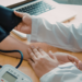 Hipertensão arterial cresce entre jovens no Brasil e no mundo. Entenda sintomas, diagnóstico, tratamento e formas de prevenção da pressão alta.