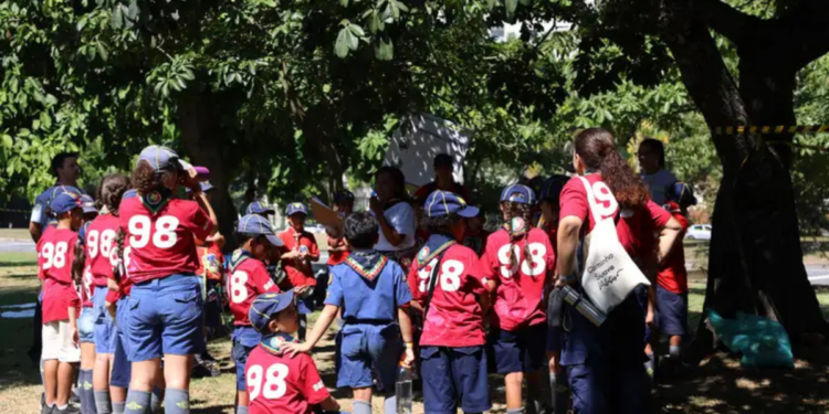 Mais de 4 mil escoteiros participam do Grande Jogo Regional 2026 no Rio, promovendo educação, cidadania e integração durante a Semana Escoteira.