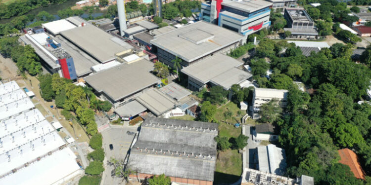 Fiocruz abre 166 vagas de estágio no Brasil com bolsas de até R$ 2,2 mil. Inscrições gratuitas até 15 de maio.