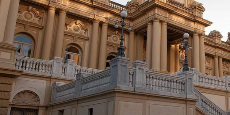 Exoneração do secretário de Fazenda do RJ intensifica tensão política e reforça sinais de reestruturação no governo estadual.