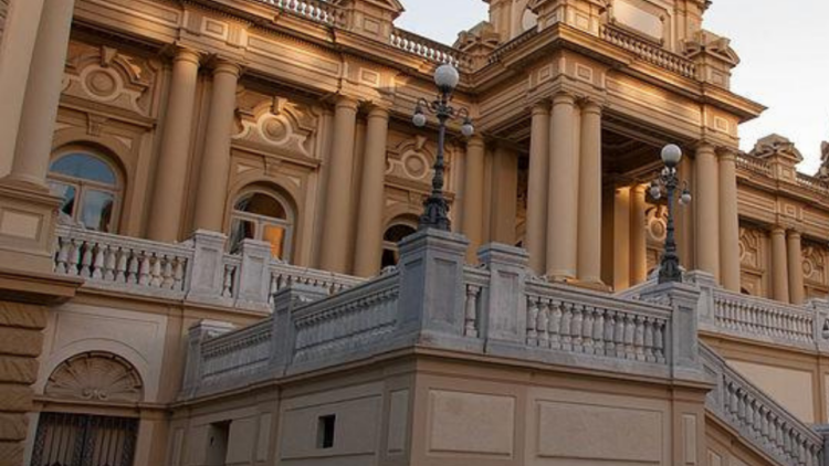 Exoneração do secretário de Fazenda do RJ intensifica tensão política e reforça sinais de reestruturação no governo estadual.