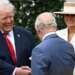 Trump quebra protocolo com a Rainha Camilla no Reino Unido e episódio gera debate global sobre diplomacia e tradição da monarquia.