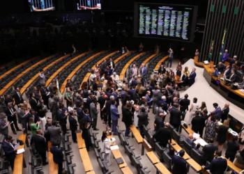 Congresso Nacional derruba veto presidencial e aprova PL da Dosimetria, que muda regras de cálculo de penas relacionadas aos atos de 8 de janeiro de 2023.